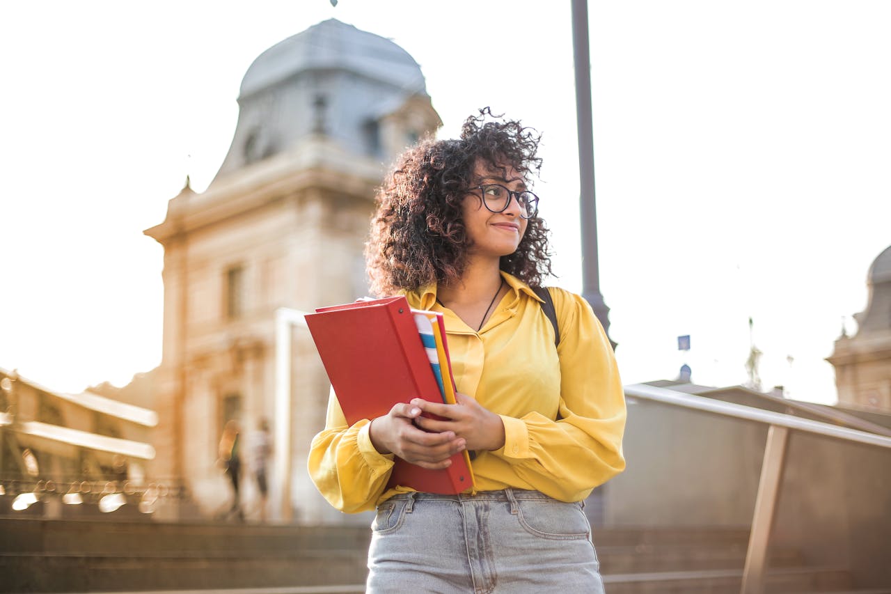 Ensino médio: Por que o ensino médio é crucial para o desenvolvimento pessoal e profissional 12